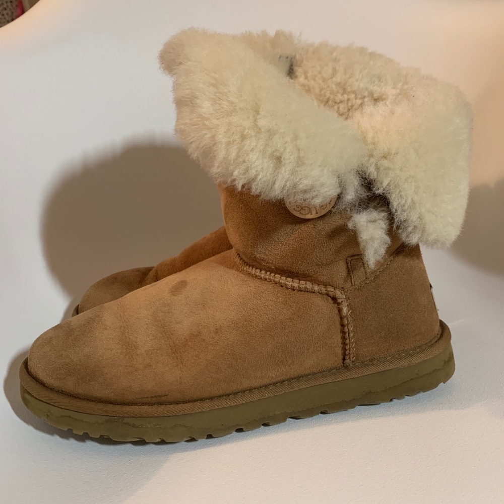 UGG Bailey Button
